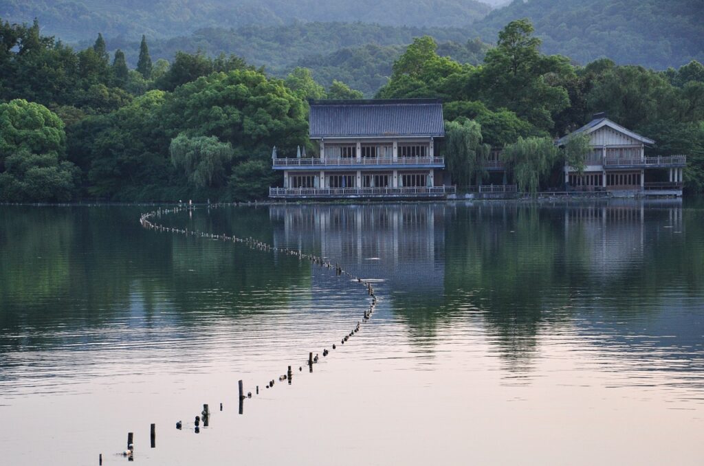 travel to China – explore China's culture, food, and sights on a budget.