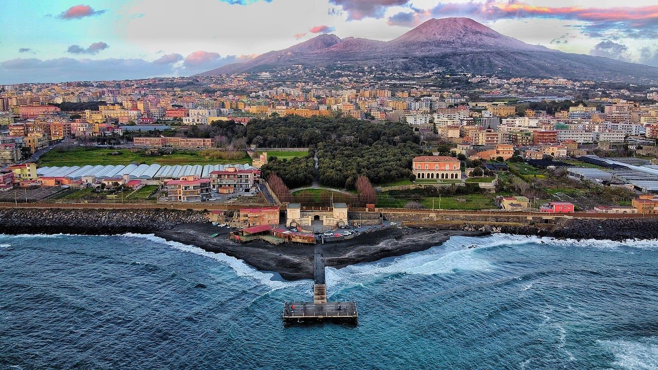 Cheap Travel Italy. This is a picture of Naples.