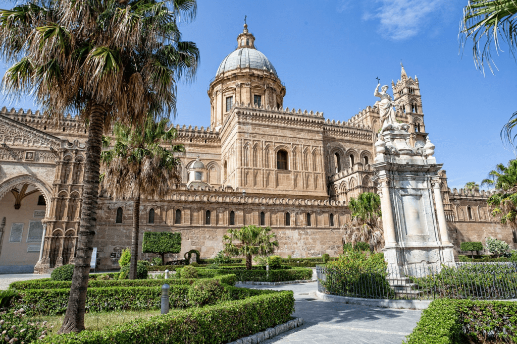 Cheap Travel Italy This is a picture of Palermo.